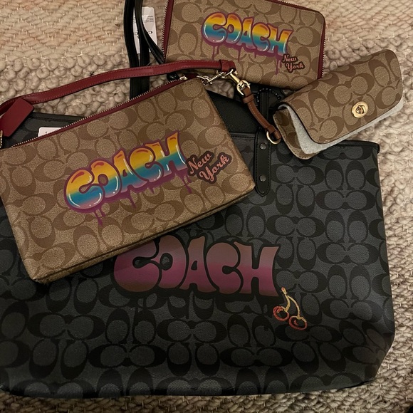 NWT! Coach 4 piece Graffiti tote set FIRM - Picture 2 of 11